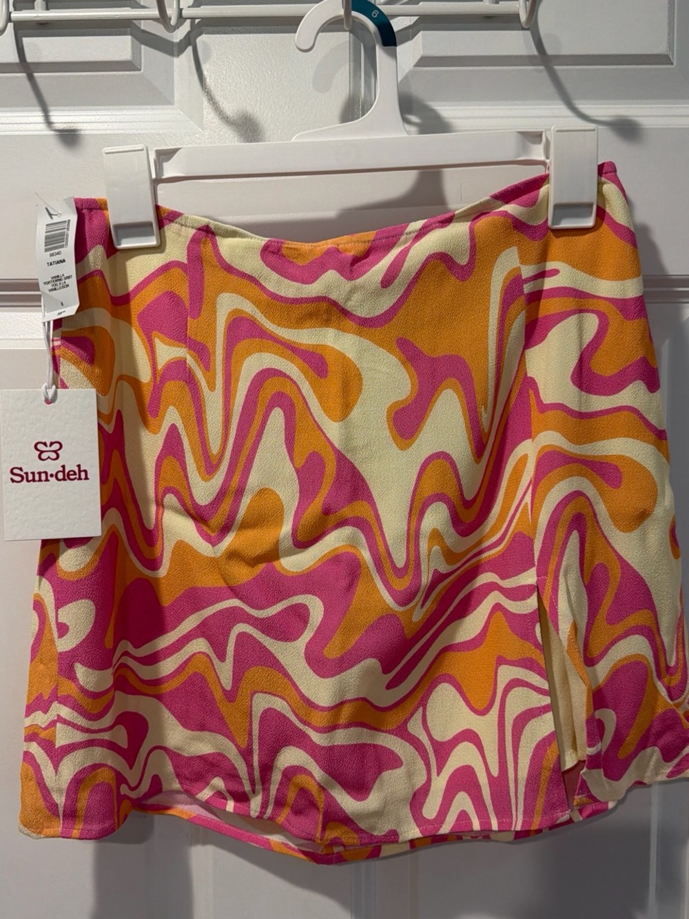 Aritzia Sun-deh Vibrant Pink & Orange Swirl Mini Skirt